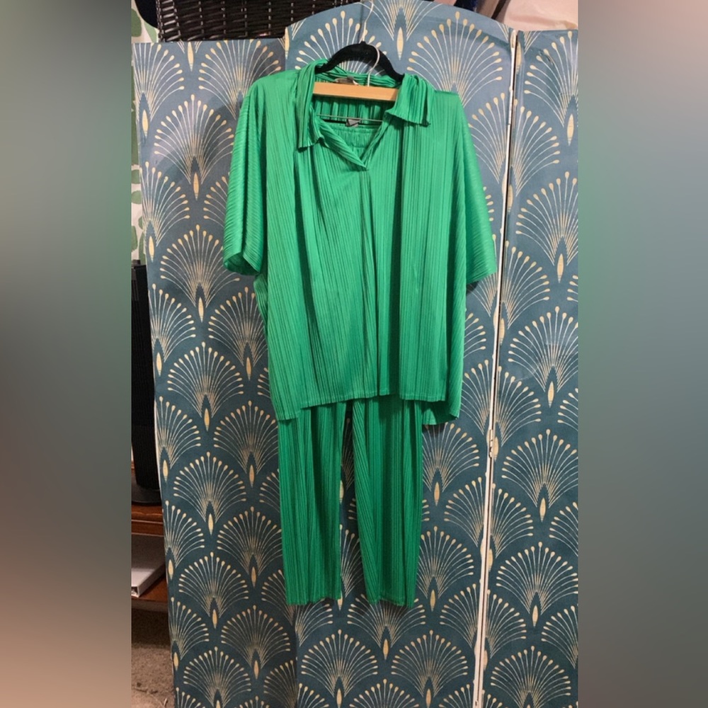 2 piece plisse outfit